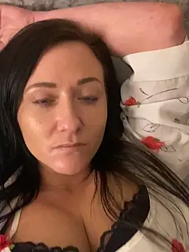 Snapshot of sexyserenity22 chatting on February 18, 2:29 am sexyserenity22 online show from February 18, 2:29 am