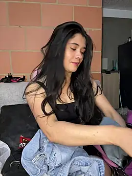 ambar-adaams online show from August 1, 2:33 am