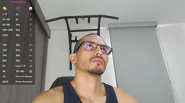 russthiago online show from February 12, 3:49 pm