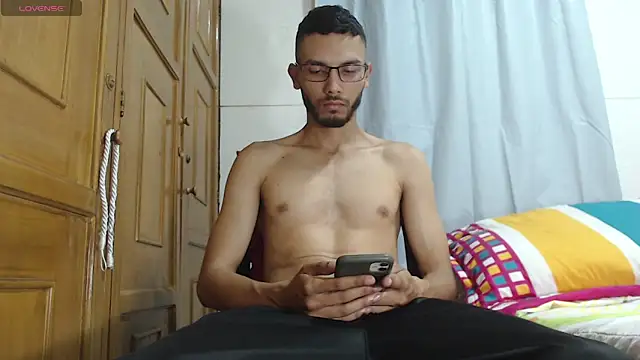 russthiago online show from May 9, 2:44 pm