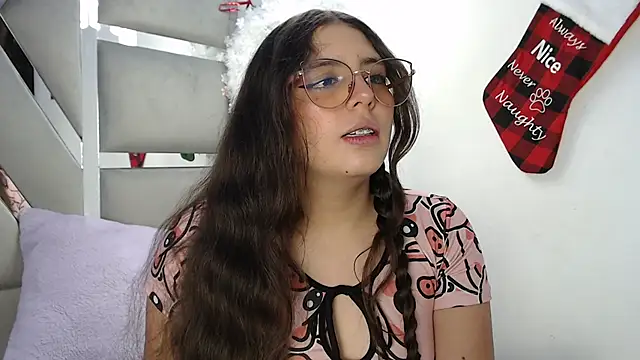 Snapshot of Paola_Lyon_ chatting on January 11, 7:27 pm Paola Lyon online show from January 11, 7:27 pm