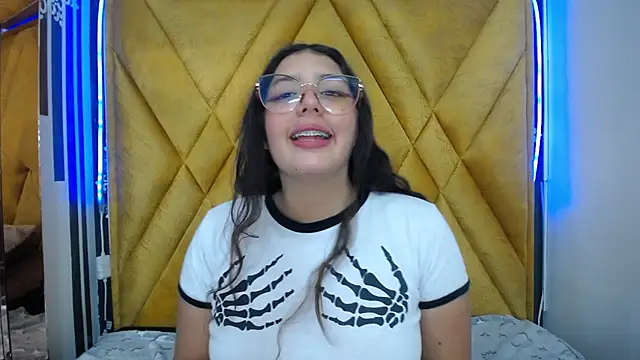 Snapshot of Paola_Lyon_ chatting on February 7, 9:04 pm Paola Lyon online show from February 7, 9:04 pm