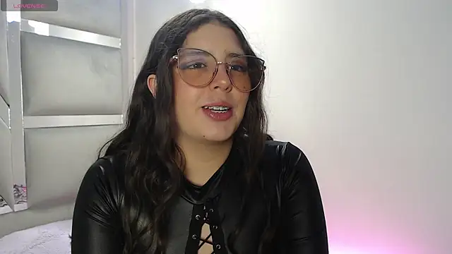 Snapshot of Paola_Lyon_ chatting on March 5, 7:17 pm Paola Lyon online show from March 5, 7:17 pm