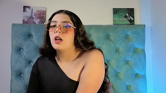 Snapshot of Paola_Lyon_ chatting on September 24, 6:22 pm Paola Lyon online show from September 24, 6:22 pm