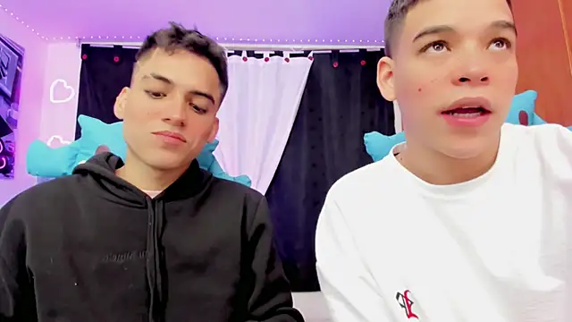 Snapshot of jake_and_joaquin chatting on December 10, 8:51 am jake and joaquin online show from December 10, 8:51 am