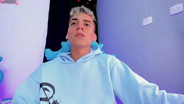 Snapshot of jake_and_joaquin chatting on January 21, 1:50 am jake and joaquin online show from January 21, 1:50 am