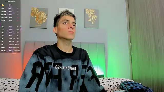 Snapshot of jake_and_joaquin chatting on March 1, 3:21 am jake and joaquin online show from March 1, 3:21 am