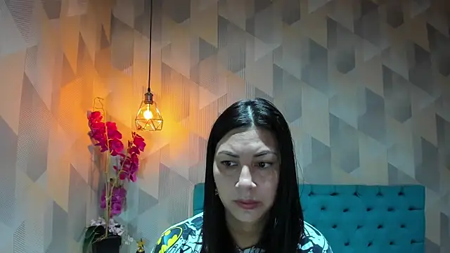 AdaFawxx online show from December 20, 4:08 am