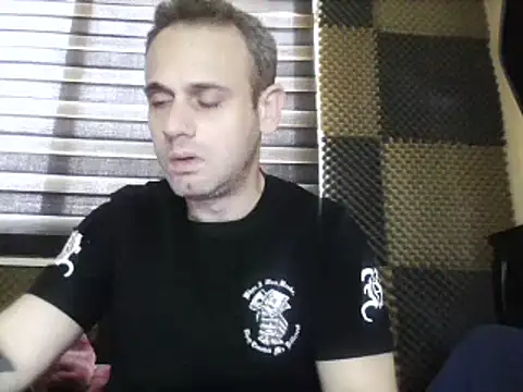 Snapshot of Arabeyes chatting on April 14, 9:15 am Arabeyes online show from April 14, 9:15 am