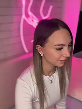 Snapshot of MiaMinx chatting on December 10, 1:32 am MiaMinx online show from December 10, 1:32 am