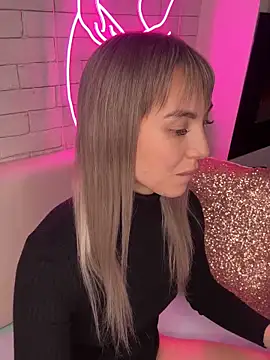 Snapshot of MiaMinx chatting on December 28, 2:22 am MiaMinx online show from December 28, 2:22 am