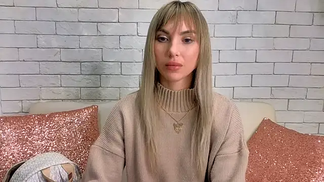 Snapshot of MiaMinx chatting on February 3, 4:57 am MiaMinx online show from February 3, 4:57 am