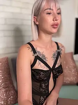 Snapshot of MiaMinx chatting on October 16, 10:55 pm MiaMinx online show from October 16, 10:55 pm