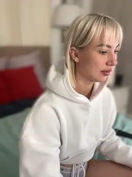 Snapshot of MiaMinx chatting on October 31, 11:39 pm MiaMinx online show from October 31, 11:39 pm