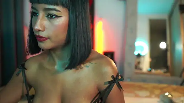 JulietaWinona online show from April 4, 5:43 pm