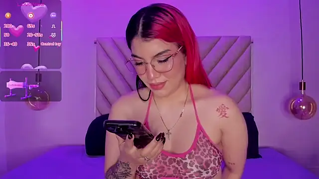 EmmaSwift  online show from November 19, 2:22 am