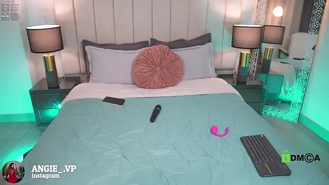 nicoletth18 online show from March 12, 11:38 am