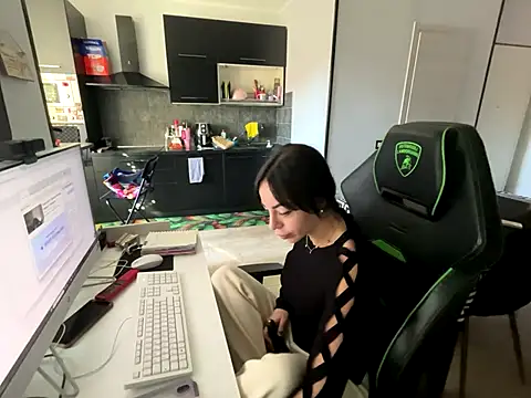 Chloe Ricci online show from November 5, 7:52 am