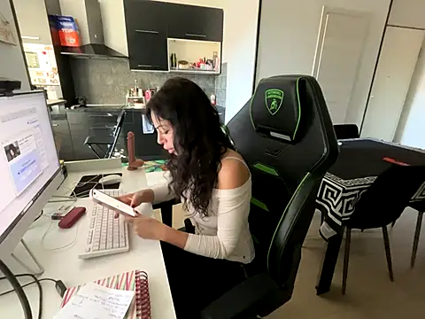 Chloe Ricci online show from November 10, 8:02 am