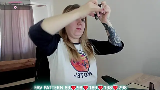 Olivia Munk online show from March 22, 6:43 am