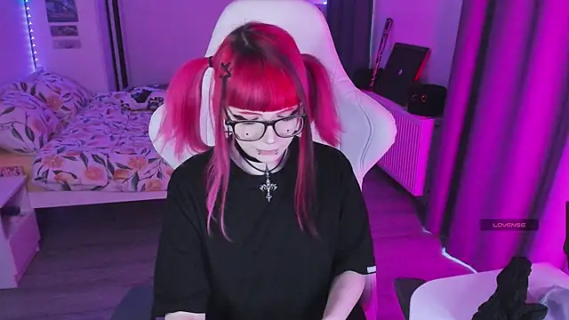 Yumi Youkai online show from December 22, 8:55 am