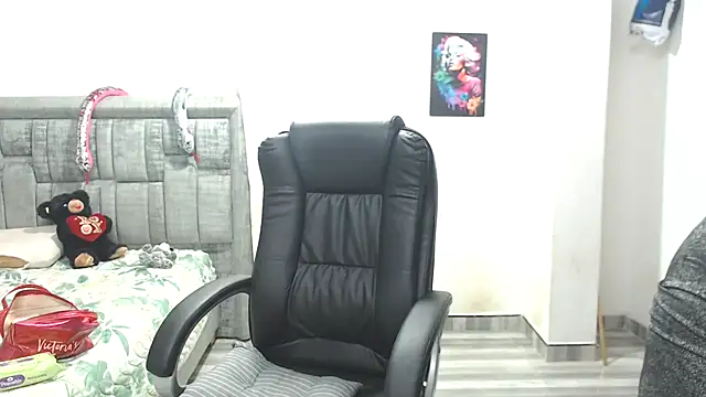 LAURA CRAIZY online show from January 7, 2:58 am