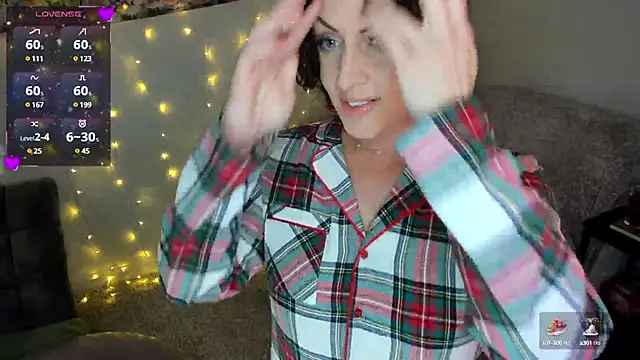 lovejulietxo online show from December 15, 2:37 pm