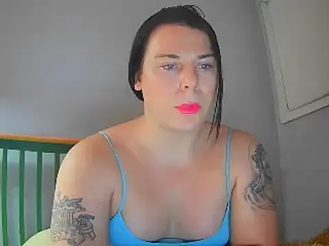 Snapshot of KevieWantsABoobJob chatting on January 15, 1:56 am KevieWantsABoobJob online show from January 15, 1:56 am