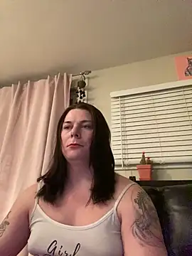 Snapshot of KevieWantsABoobJob chatting on January 18, 1:41 am KevieWantsABoobJob online show from January 18, 1:41 am