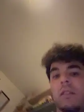 Snapshot of giovanni5281 chatting on February 2, 3:22 pm giovanni5281 online show from February 2, 3:22 pm