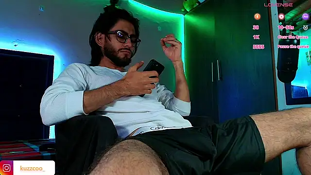 kuzzcoo online show from February 24, 12:36 pm