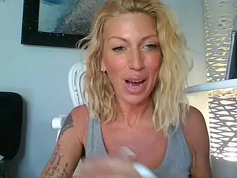 Snapshot of Weloveblue chatting on November 26, 12:39 pm Weloveblue online show from November 26, 12:39 pm