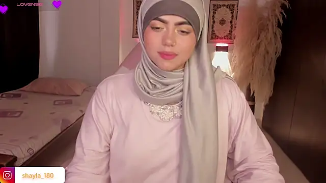 Snapshot of shayla_18 chatting on February 23, 8:39 pm shayla 18 online show from February 23, 8:39 pm