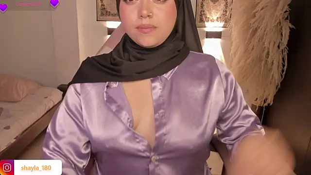Snapshot of shayla_18 chatting on May 6, 11:32 pm shayla 18 online show from May 6, 11:32 pm