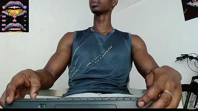 Snapshot of drake_brwon_23 chatting on February 3, 7:42 pm drake brwon 23 online show from February 3, 7:42 pm