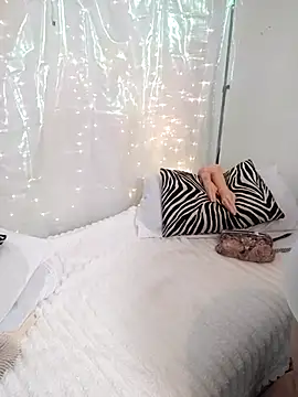 Snapshot of MaggieMoonxxx chatting on March 16, 5:07 pm MaggieMoonxxx online show from March 16, 5:07 pm