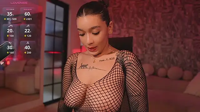 HannahW  online show from September 26, 8:02 pm