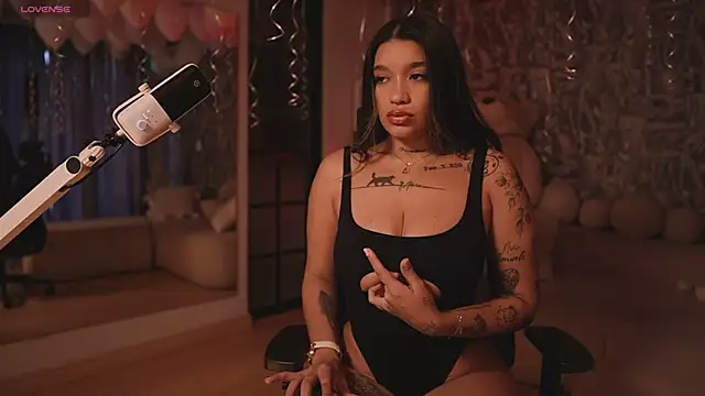 HannahW  online show from October 24, 9:55 pm