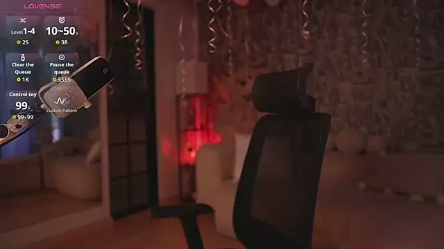 HannahW  online show from October 25, 9:20 pm