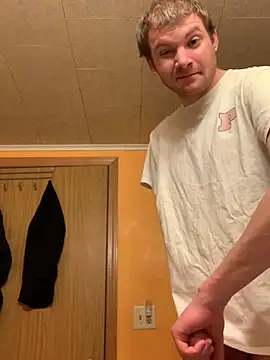 Snapshot of slutboy42000 chatting on January 2, 3:58 am slutboy42000 online show from January 2, 3:58 am