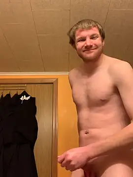 Snapshot of slutboy42000 chatting on January 27, 3:15 am slutboy42000 online show from January 27, 3:15 am