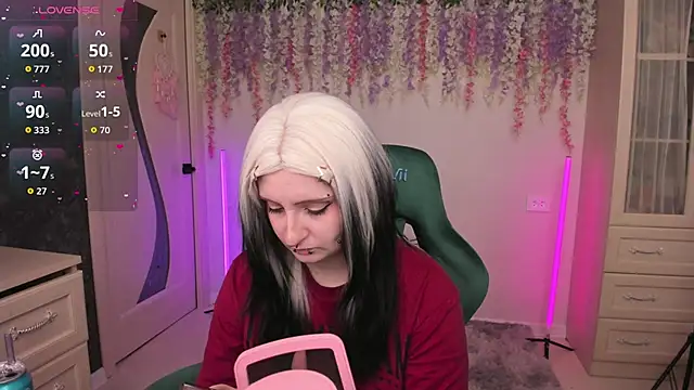 EmmyBunny online show from April 21, 2:56 pm