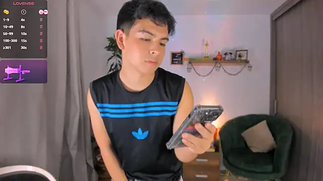 Snapshot of Blum_icee chatting on October 20, 3:51 am Blum icee online show from October 20, 3:51 am