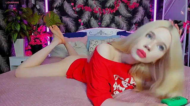 Lollita Lewis online show from December 19, 7:43 pm