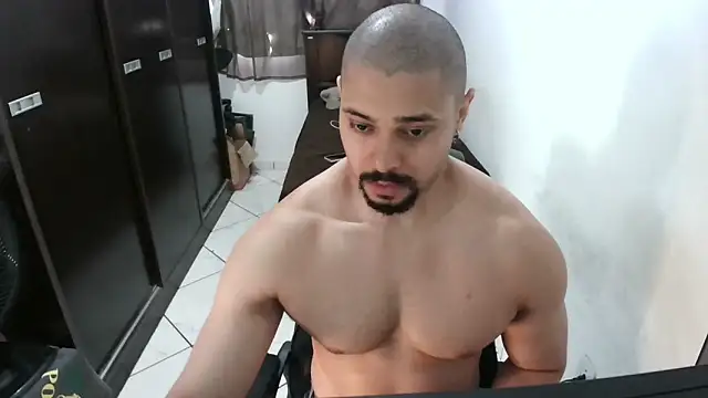 Snapshot of Brian_Aries chatting on October 21, 5:13 pm Brian Aries online show from October 21, 5:13 pm