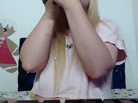 Snapshot of 69liamilk69 chatting on October 18, 4:26 am 69liamilk69 online show from October 18, 4:26 am