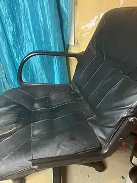 Snapshot of TiltedTen chatting on December 9, 5:29 am TiltedTen online show from December 9, 5:29 am