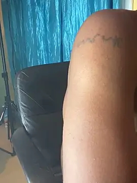 Snapshot of TiltedTen chatting on December 19, 12:45 am TiltedTen online show from December 19, 12:45 am