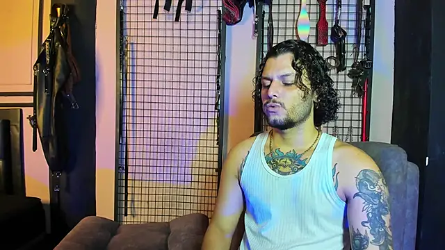 Snapshot of Twisted_Fantasy chatting on December 29, 3:57 pm Twisted Fantasy online show from December 29, 3:57 pm