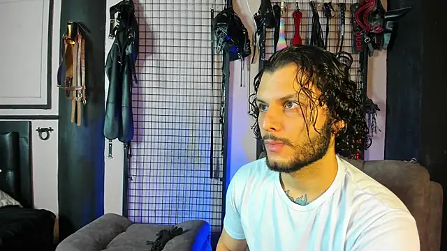 Snapshot of Twisted_Fantasy chatting on February 12, 12:12 pm Twisted Fantasy online show from February 12, 12:12 pm